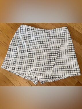 Abercrombie & Fitch White and Black Grid Tweed Skort-Style Shorts